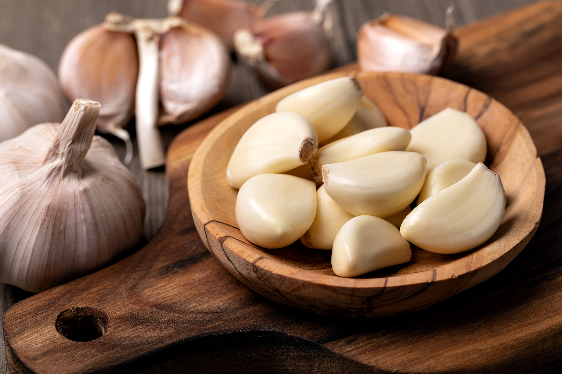 Garlic: Nutritional Value, Benefits, Precautions, How To Use