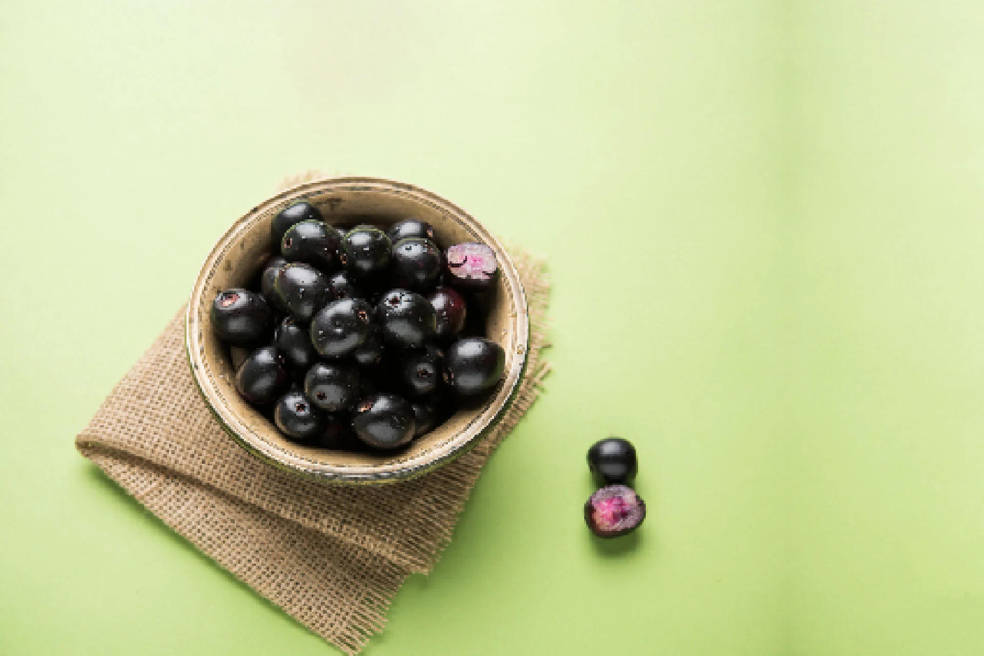 Jamun Fruit: Benefits, Nutrition, Tasty Recipes and Side Effects